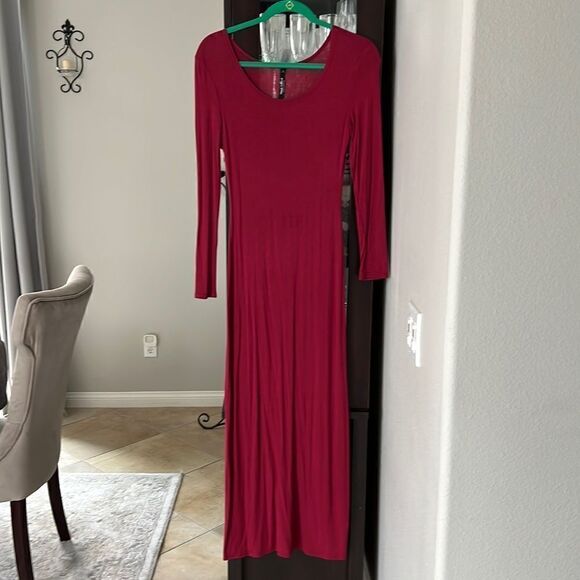 White Mark Burgundy Scoop Neck Long Sleeve Lightweight Maxi Dress Size Small EUC - Picture 2 of 9